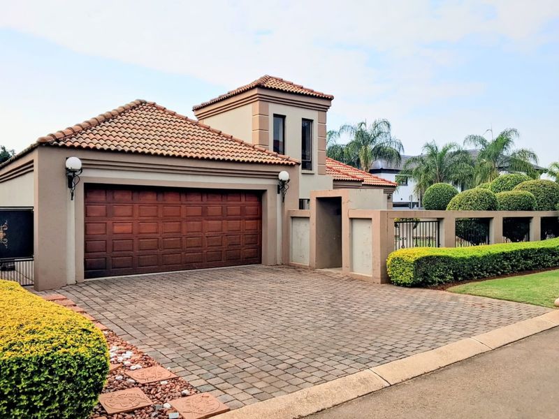 OFFERS FROM R 1 935 000 Will be considered- Sleek 3 bed home in Green Acres Estate - Photo 1