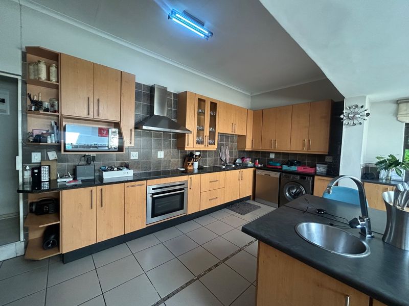3 bed 2 bathroom family home - Photo 3