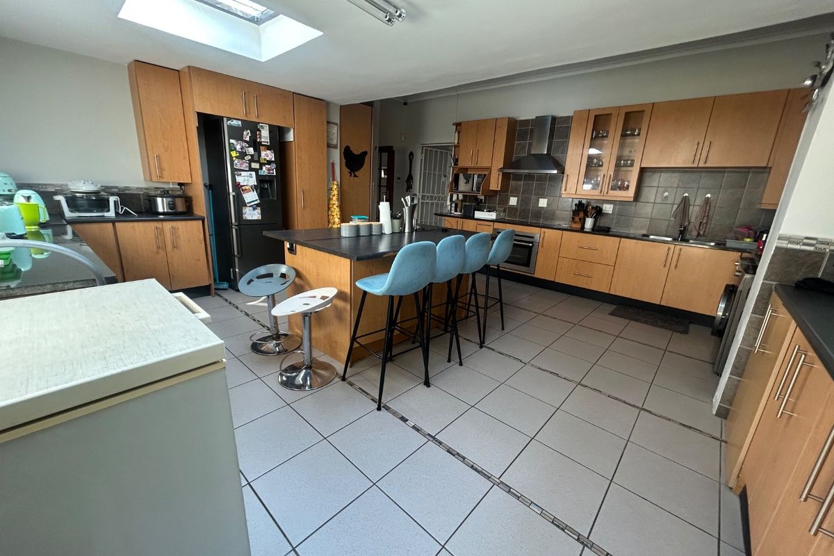 3 bed 2 bathroom family home - Photo 5