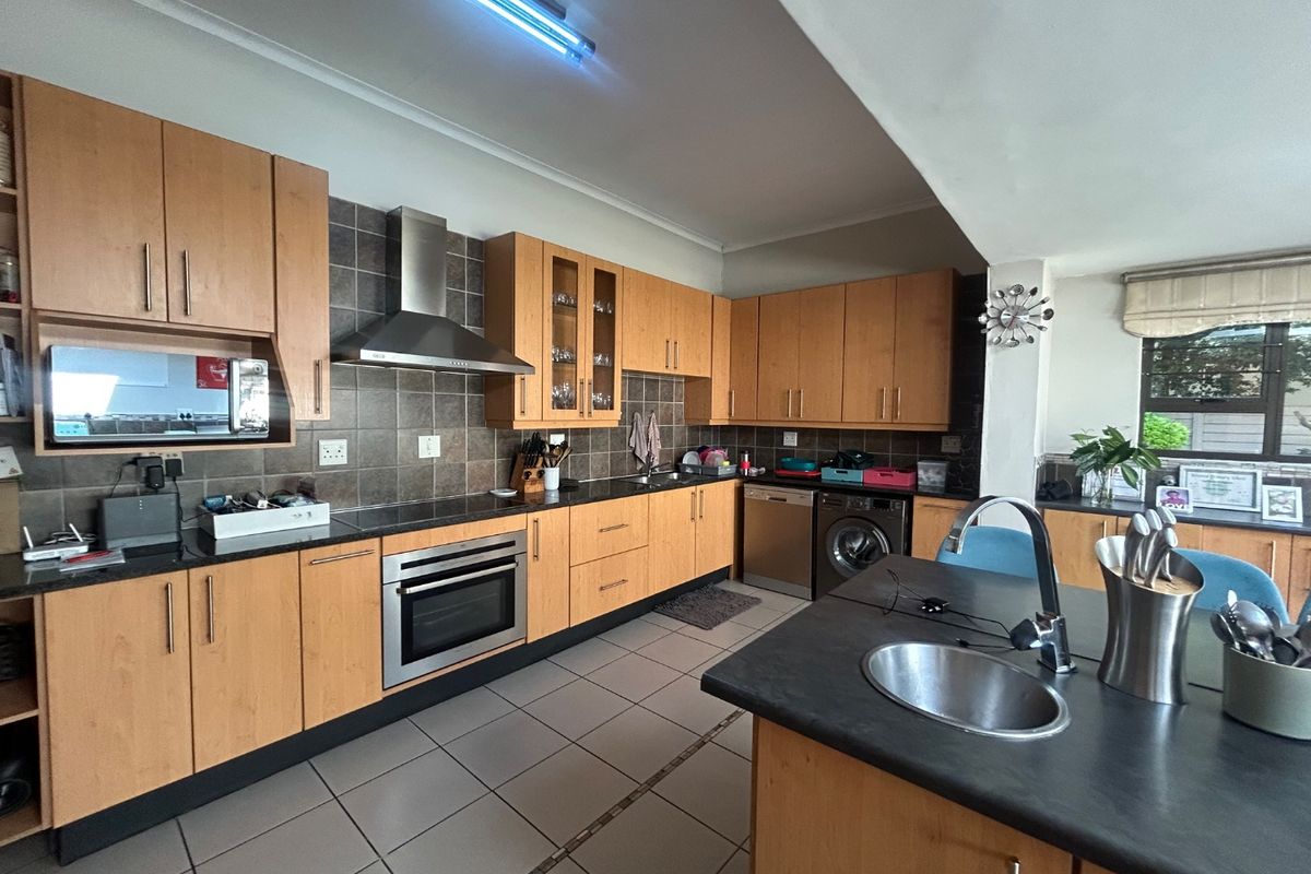 3 bed 2 bathroom family home - Photo 2
