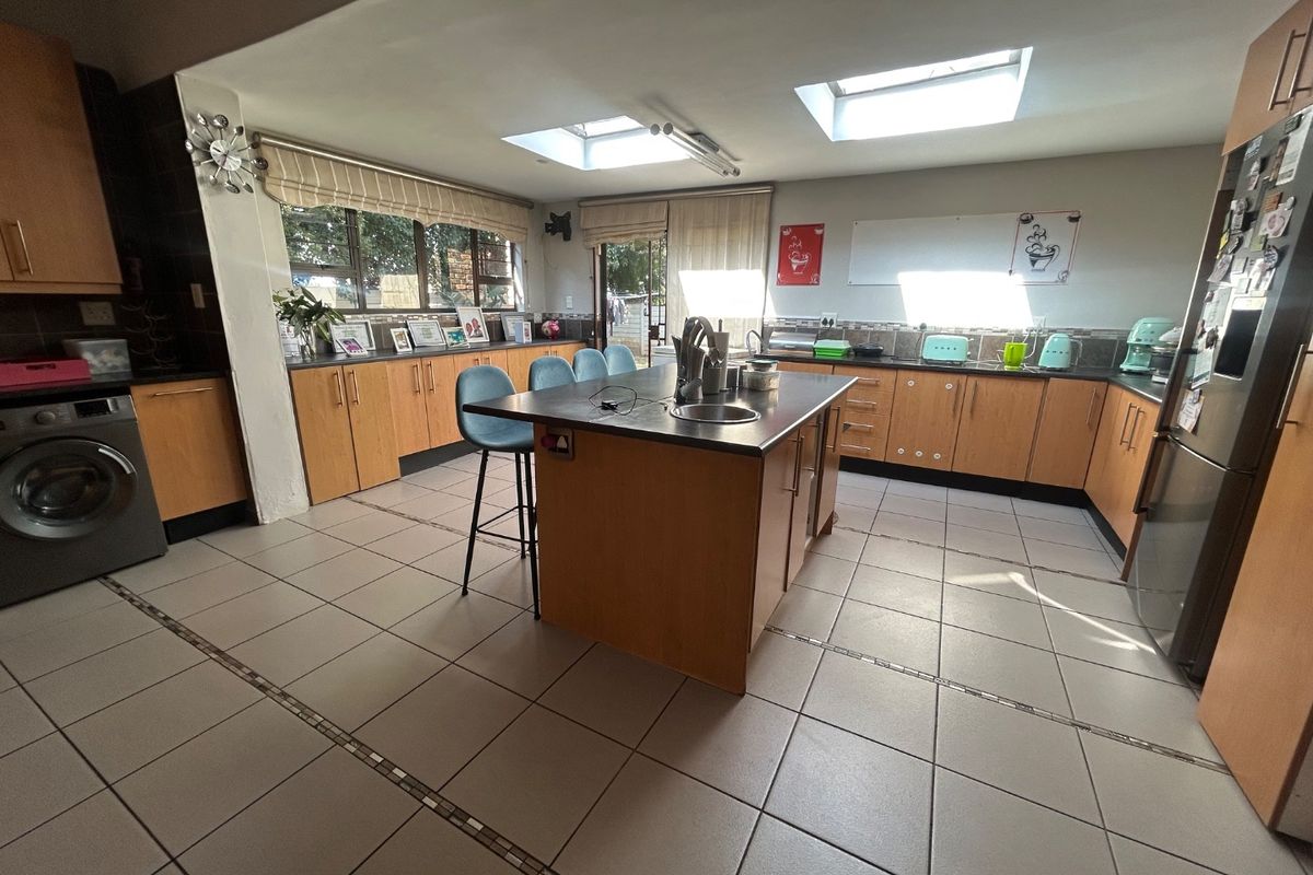 3 bed 2 bathroom family home - Photo 4