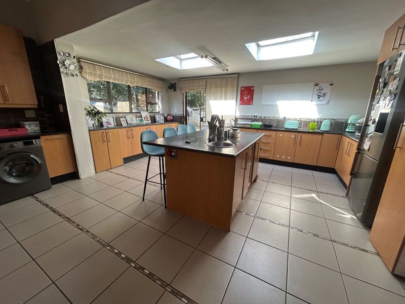 3 bed 2 bathroom family home - Photo 4