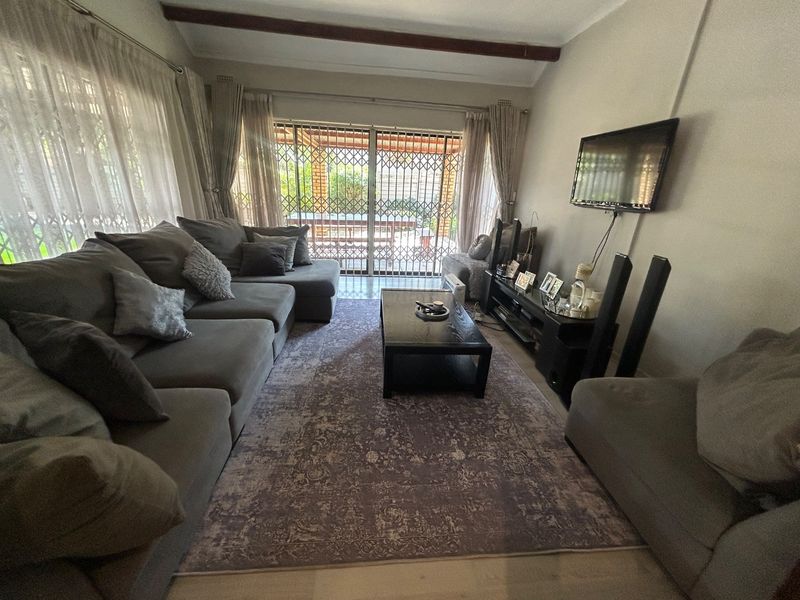 3 bed 2 bathroom family home - Photo 10