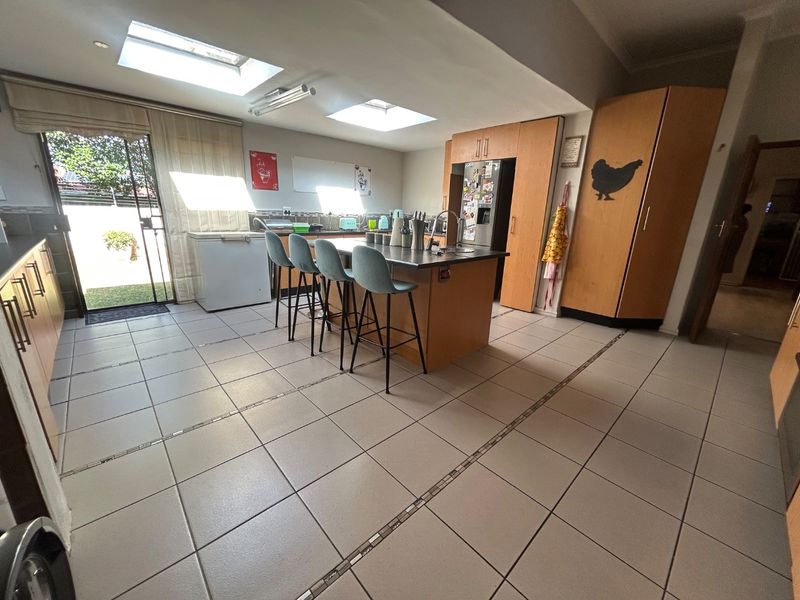 3 bed 2 bathroom family home - Photo 6