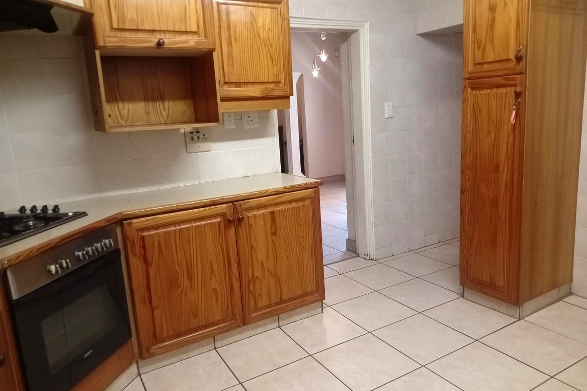 Well Maintained Double Storey Freestanding Family Home with Pool in Sought after Suburb- Townbush Road, Ferncliffe, Pmb - Photo 4
