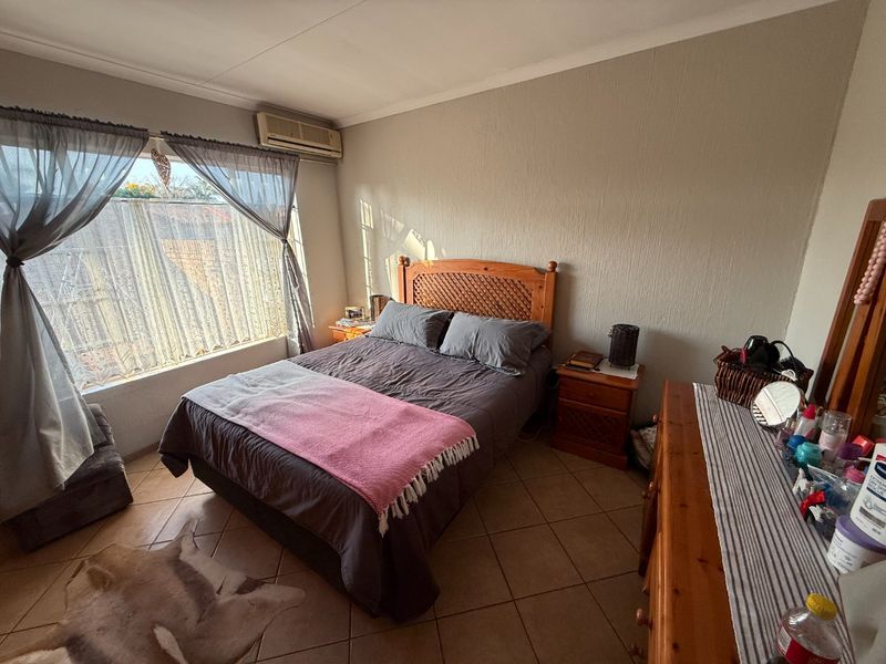 Modern Neat Simplex! - Photo 10