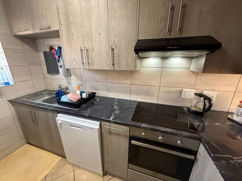 Modern Neat Simplex! - Photo 6