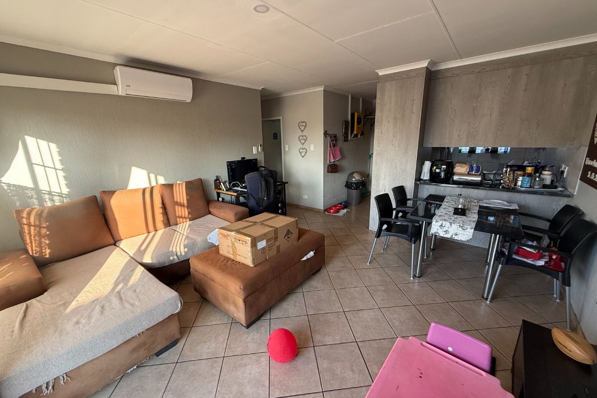 Modern Neat Simplex! - Photo 3