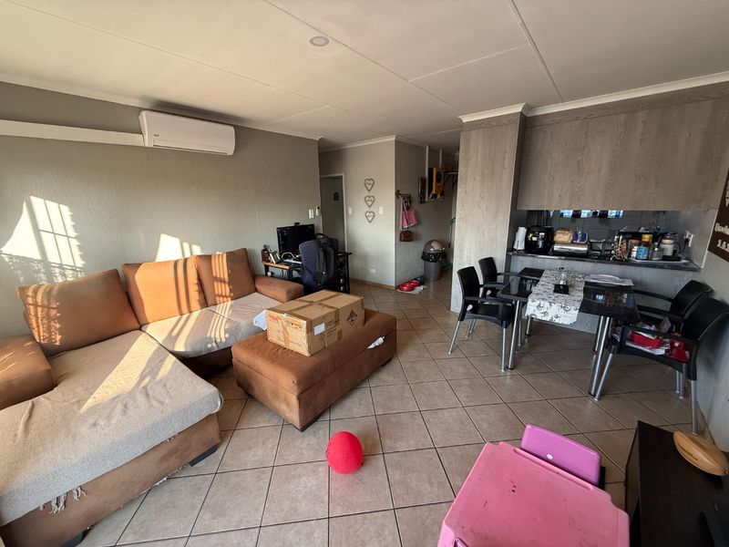 Modern Neat Simplex! - Photo 3