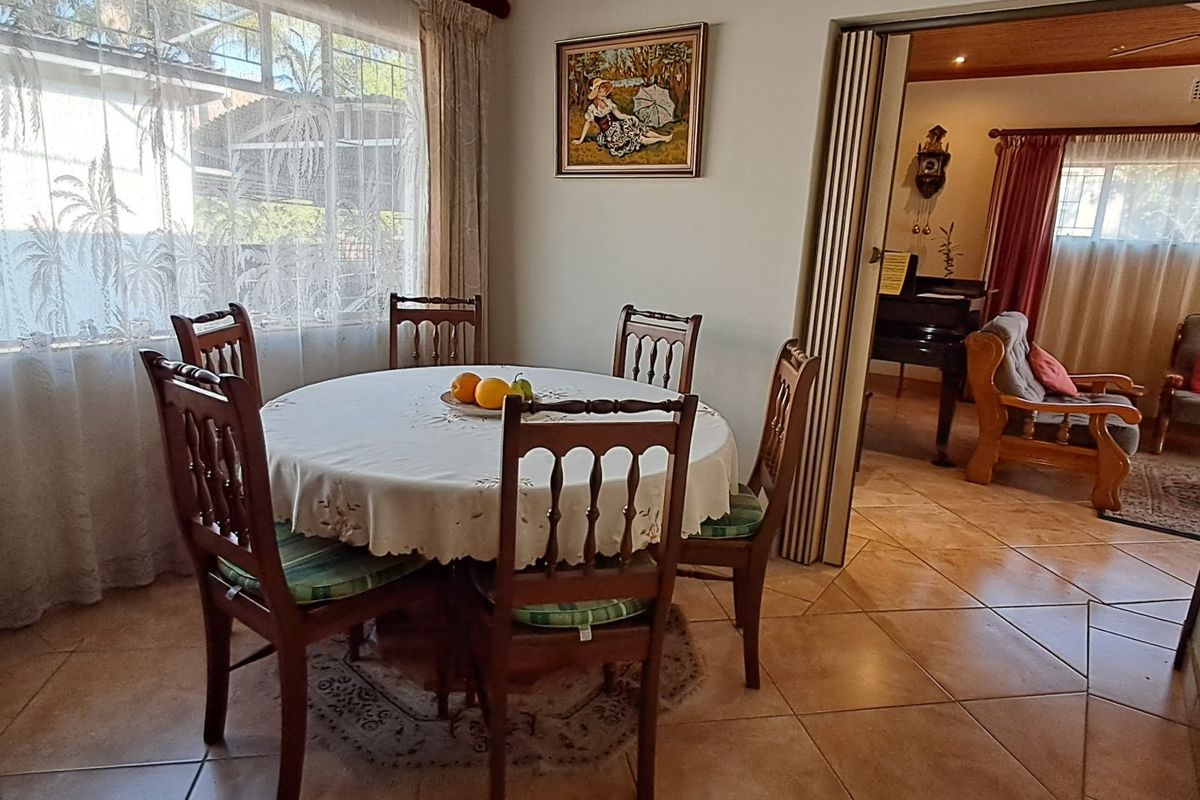 Charming 3-Bedroom Family Home in Mountain View - Photo 2