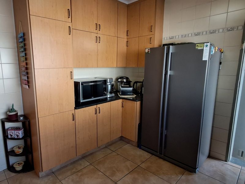 Charming 3-Bedroom Family Home in Mountain View - Photo 8