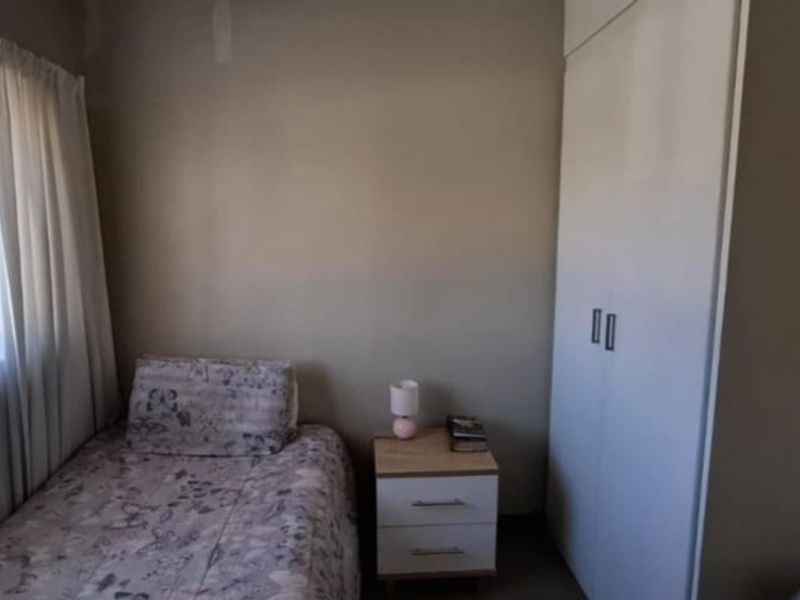 3 Bedroom 2 Bathroom Townhouse for Rent - Photo 7