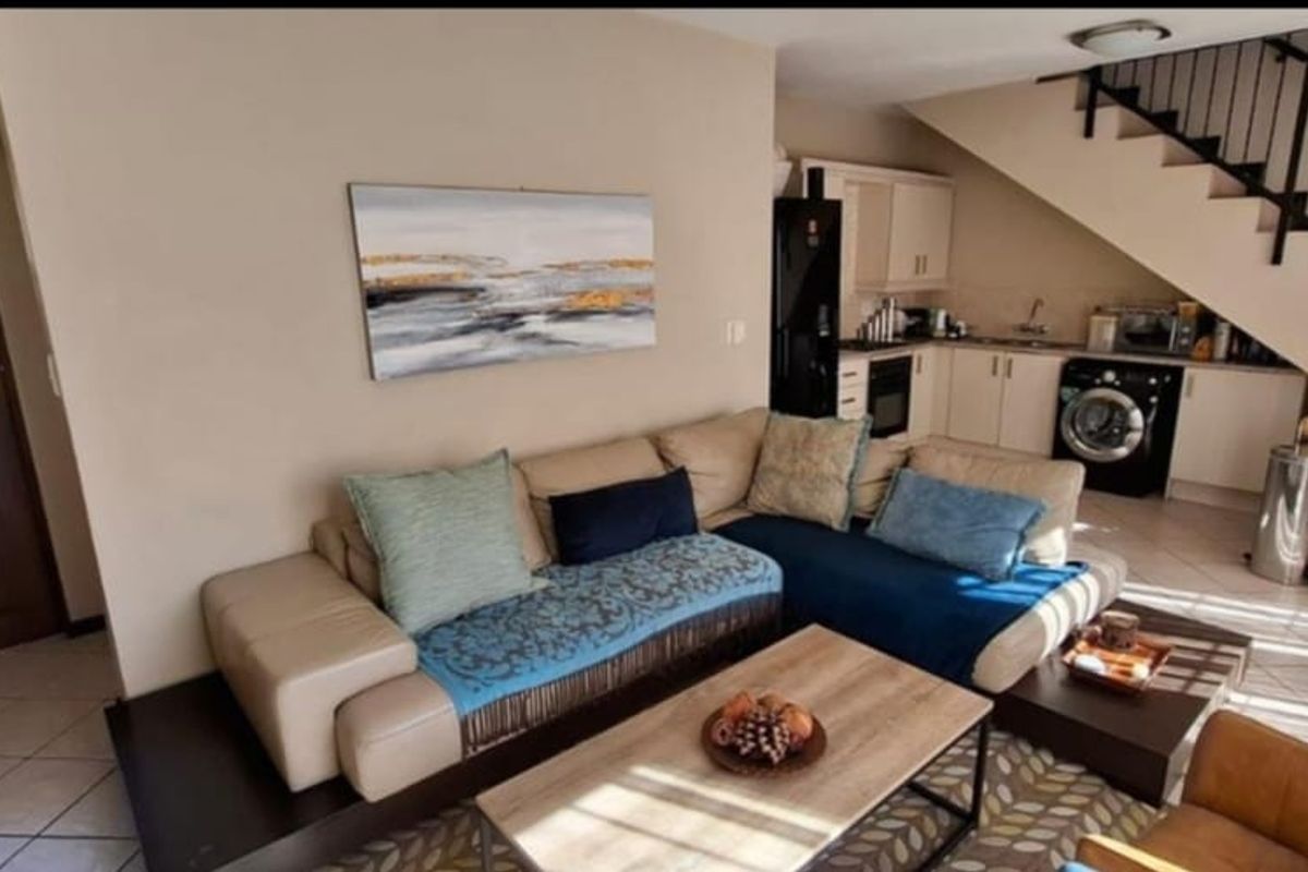 3 Bedroom 2 Bathroom Townhouse for Rent - Photo 3