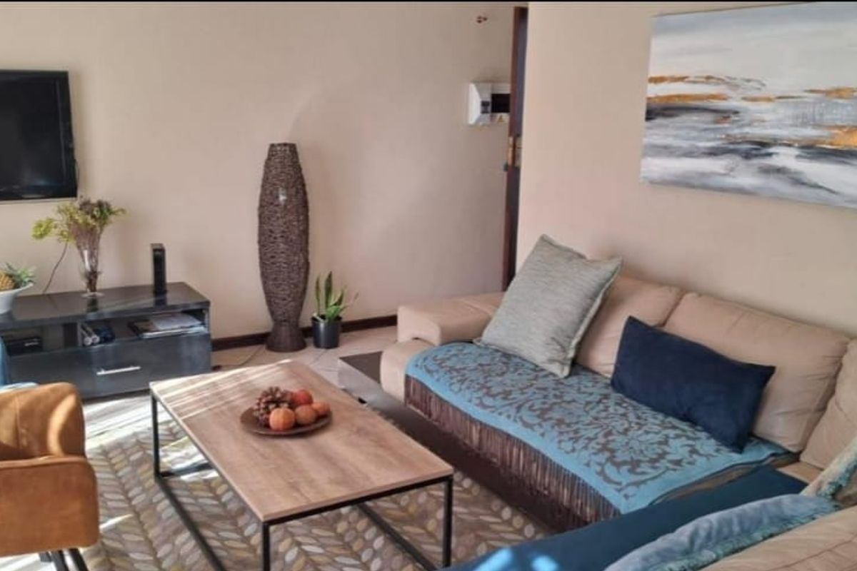 3 Bedroom 2 Bathroom Townhouse for Rent - Photo 4