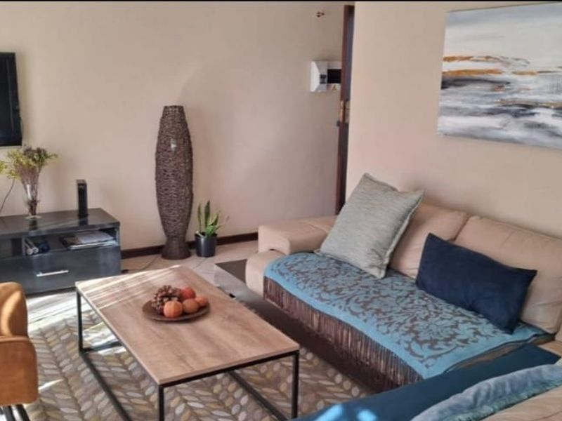 3 Bedroom 2 Bathroom Townhouse for Rent - Photo 4
