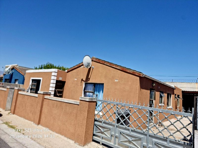 EXCLUSIVE FAMILY HOME FOR SALE IN RUSSELS REST, EERSTERIVIER. EXCLUSIVE SOLE MANDATE!!!! - Photo 2