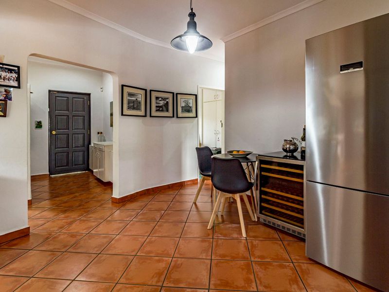 Exclusive Sole Mandate | Spacious Family Home with Solar, Pool & Entertainment Areas - Photo 9