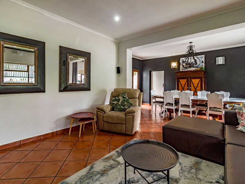 Exclusive Sole Mandate | Spacious Family Home with Solar, Pool & Entertainment Areas - Photo 6