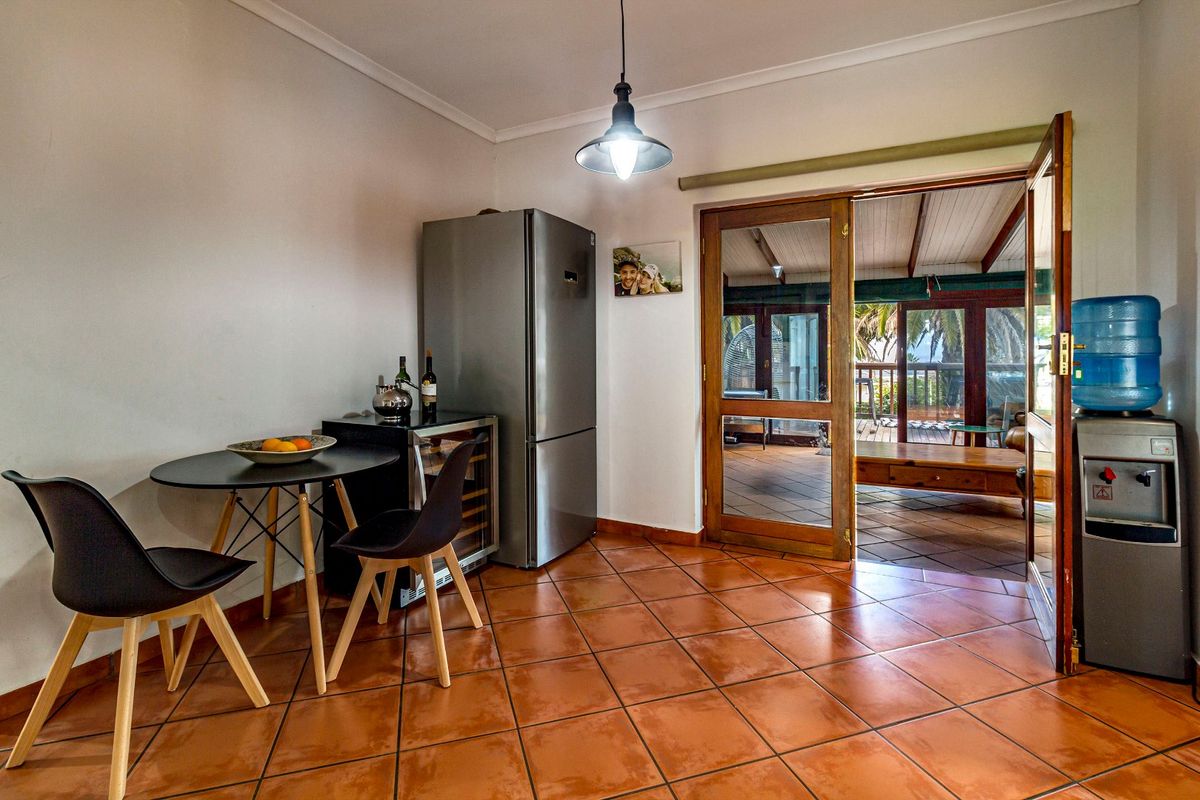Exclusive Sole Mandate | Spacious Family Home with Solar, Pool & Entertainment Areas - Photo 5