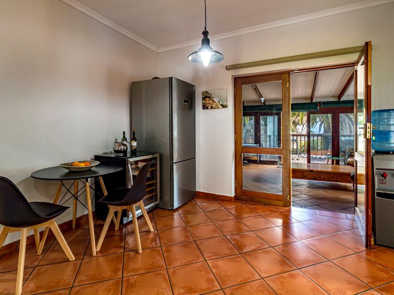Exclusive Sole Mandate | Spacious Family Home with Solar, Pool & Entertainment Areas - Photo 5