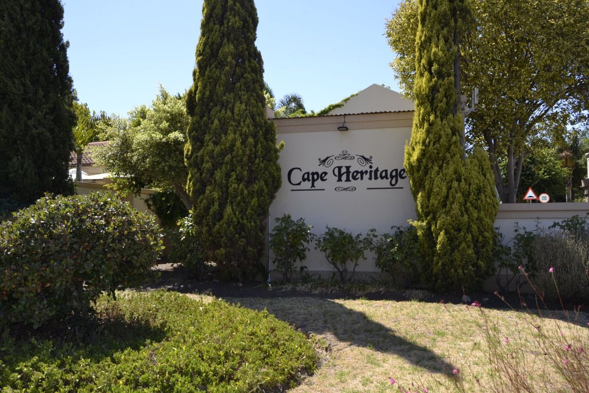Spacious 5-Bedroom Family Rental with Pool, Flatlet & Entertainment Areas - Photo 4