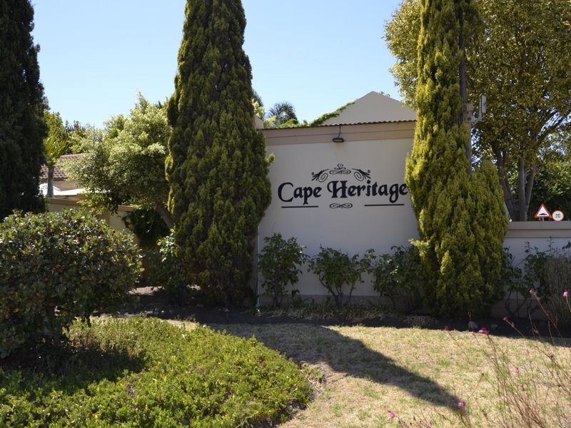 Spacious 5-Bedroom Family Rental with Pool, Flatlet & Entertainment Areas - Photo 4