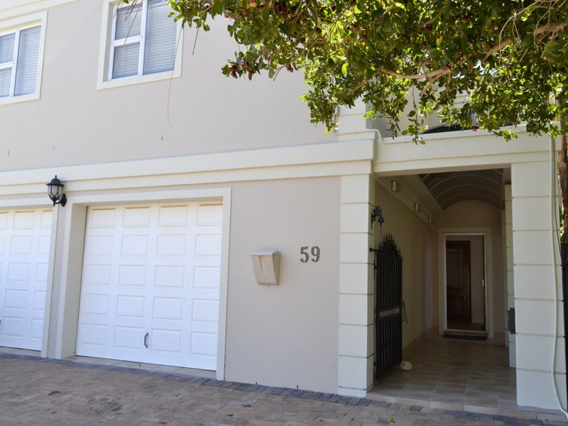 Spacious 5-Bedroom Family Rental with Pool, Flatlet & Entertainment Areas - Photo 3