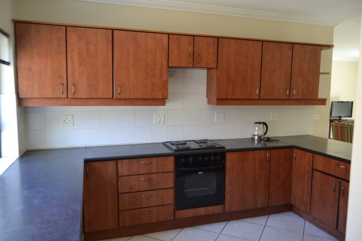 Spacious Pet-Friendly Family Home to Rent in Cape Heritage | R26 000 per Month - Photo 4