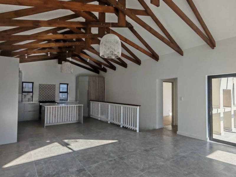 Stunning Family Home with Panoramic Views  - Photo 5