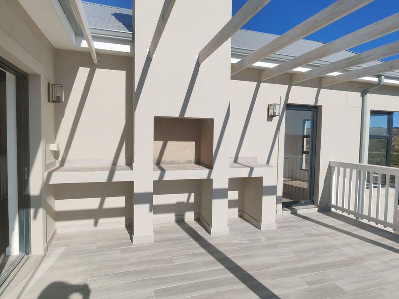 Stunning Family Home with Panoramic Views  - Photo 6