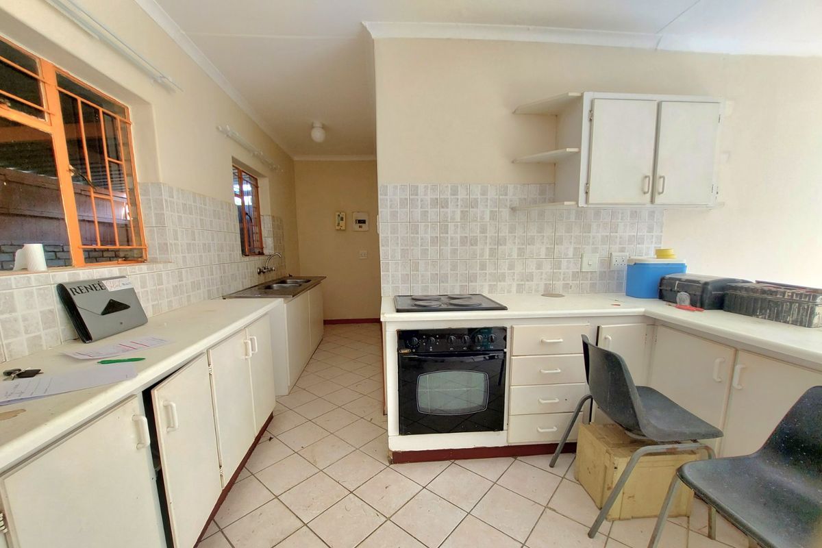 Excellent Investment Opportunity or Perfect Lock-Up-and-Go Townhouse in Brits - Photo 3