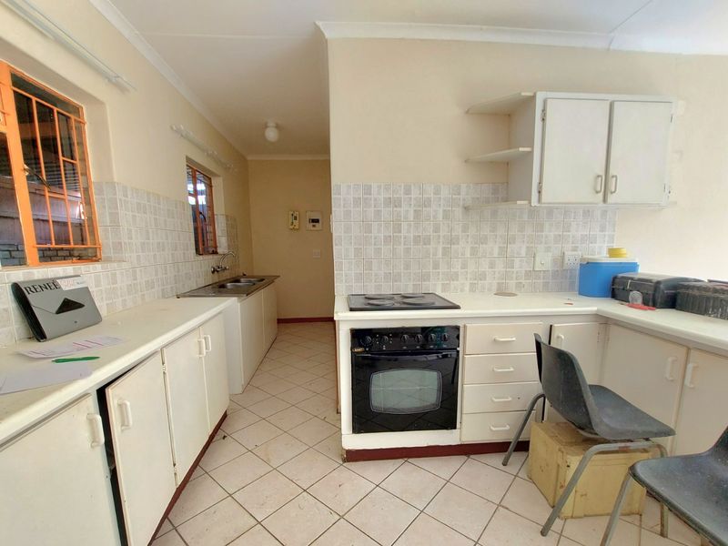 Excellent Investment Opportunity or Perfect Lock-Up-and-Go Townhouse in Brits - Photo 3