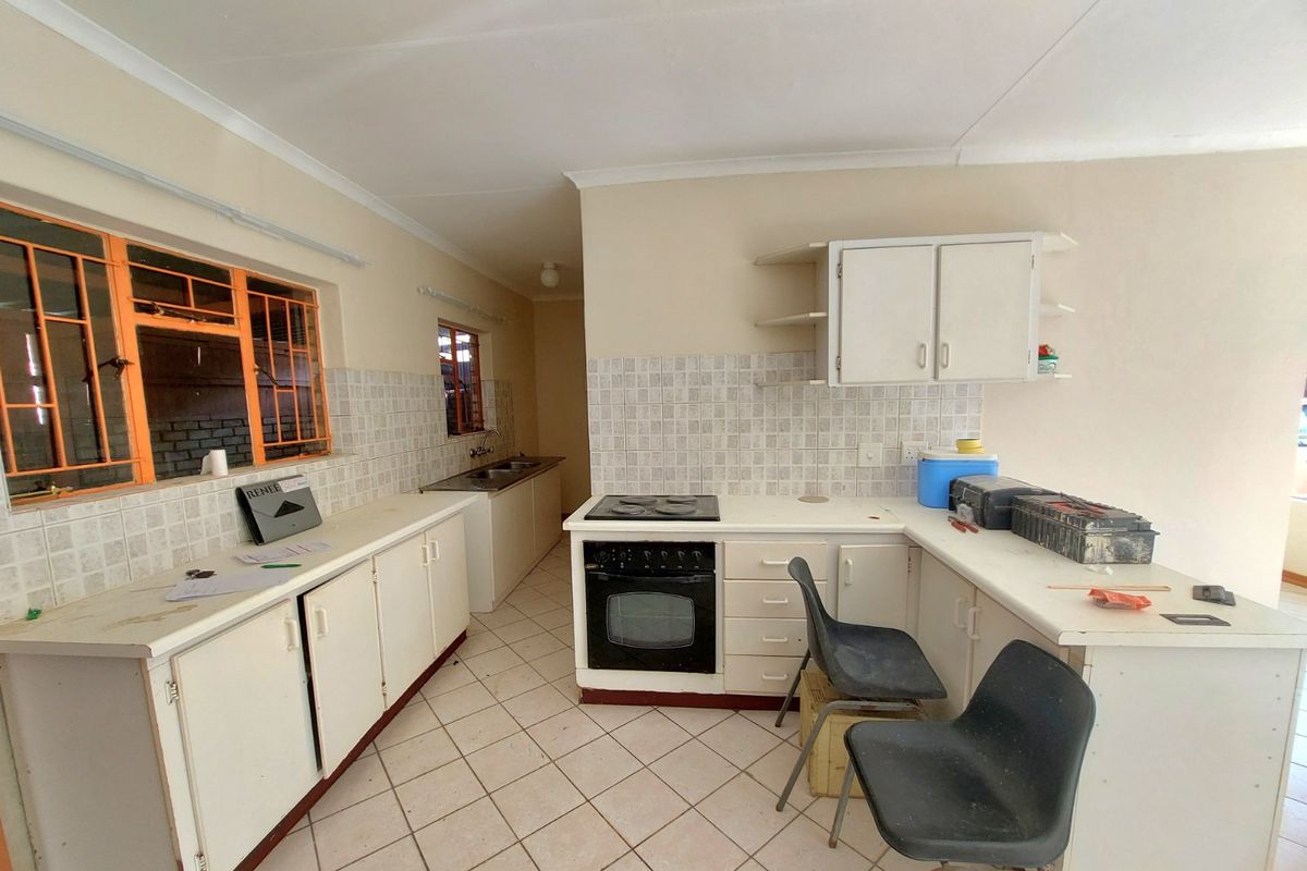Excellent Investment Opportunity or Perfect Lock-Up-and-Go Townhouse in Brits - Photo 5