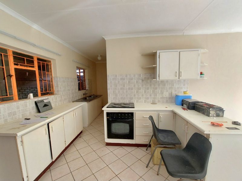 Excellent Investment Opportunity or Perfect Lock-Up-and-Go Townhouse in Brits - Photo 5