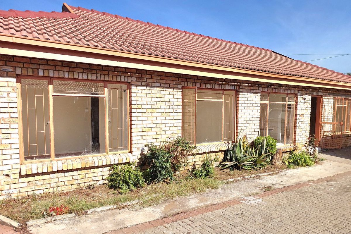Excellent Investment Opportunity or Perfect Lock-Up-and-Go Townhouse in Brits - Photo 2