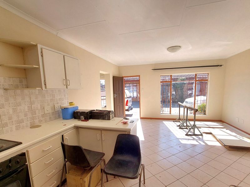Excellent Investment Opportunity or Perfect Lock-Up-and-Go Townhouse in Brits - Photo 8
