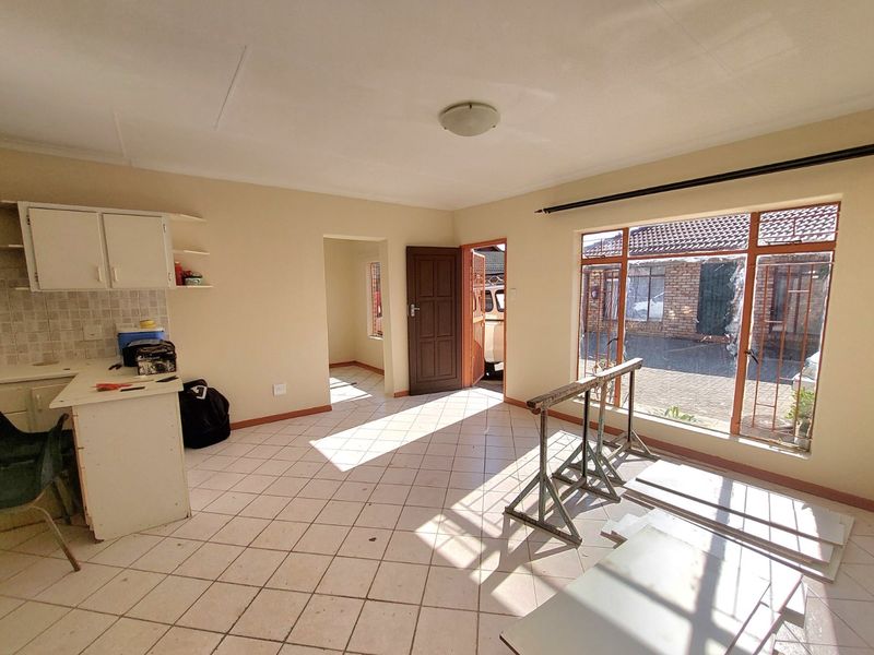 Excellent Investment Opportunity or Perfect Lock-Up-and-Go Townhouse in Brits - Photo 7