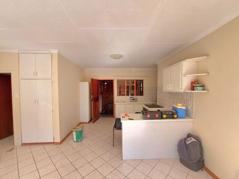 Excellent Investment Opportunity or Perfect Lock-Up-and-Go Townhouse in Brits - Photo 6