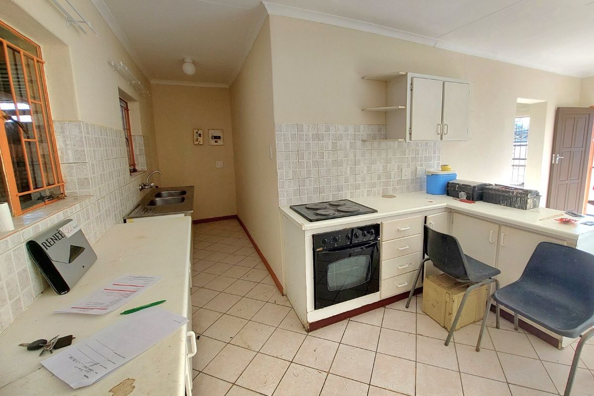 Excellent Investment Opportunity or Perfect Lock-Up-and-Go Townhouse in Brits - Photo 4