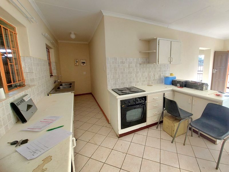 Excellent Investment Opportunity or Perfect Lock-Up-and-Go Townhouse in Brits - Photo 4