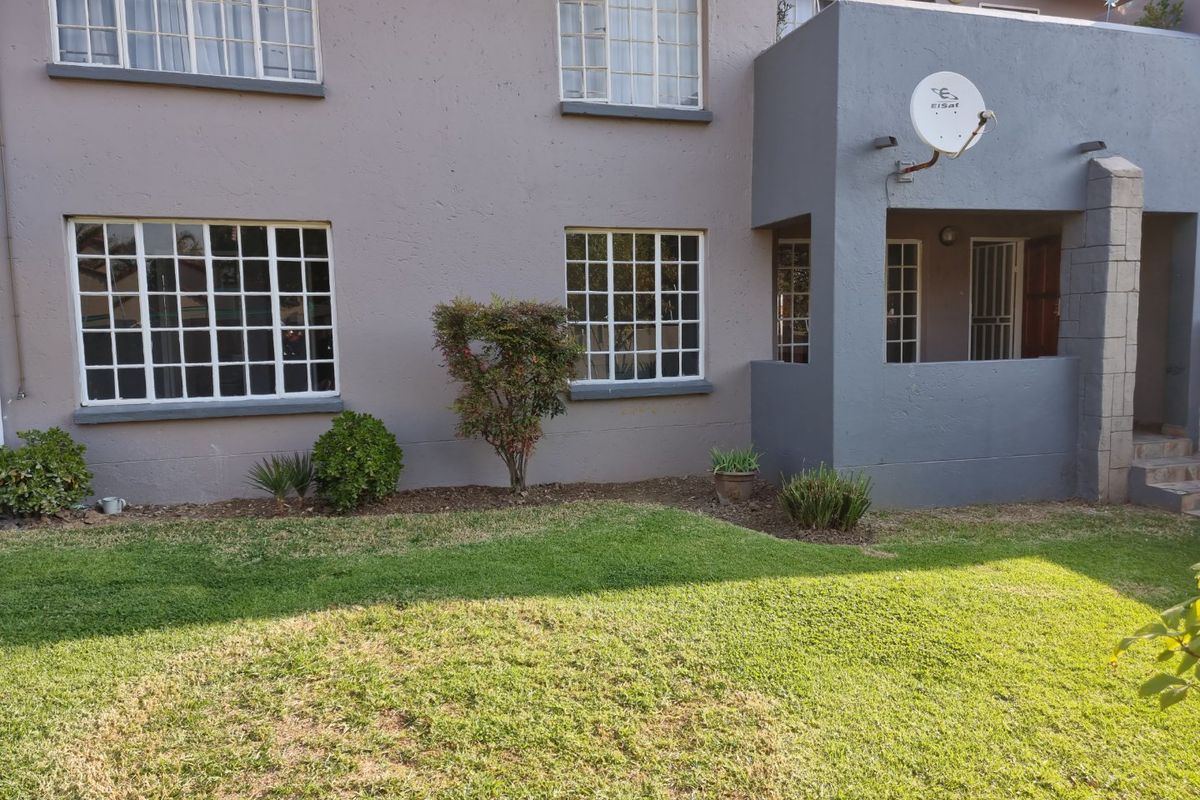Lovely 3 Bedroom Garden Unit - Photo 2