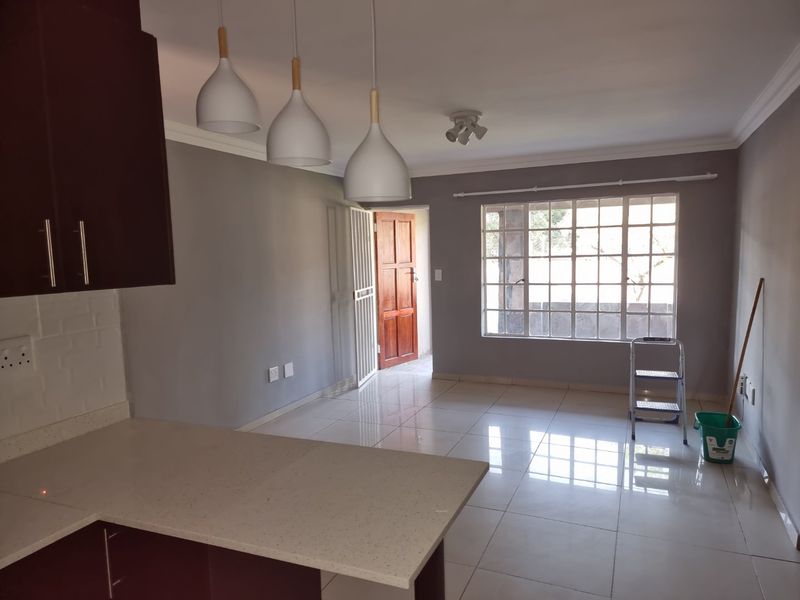 Lovely 3 Bedroom Garden Unit - Photo 8