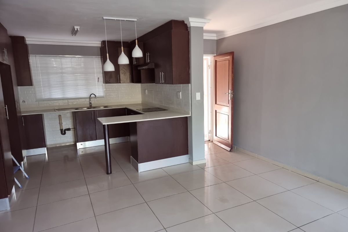 Lovely 3 Bedroom Garden Unit - Photo 4