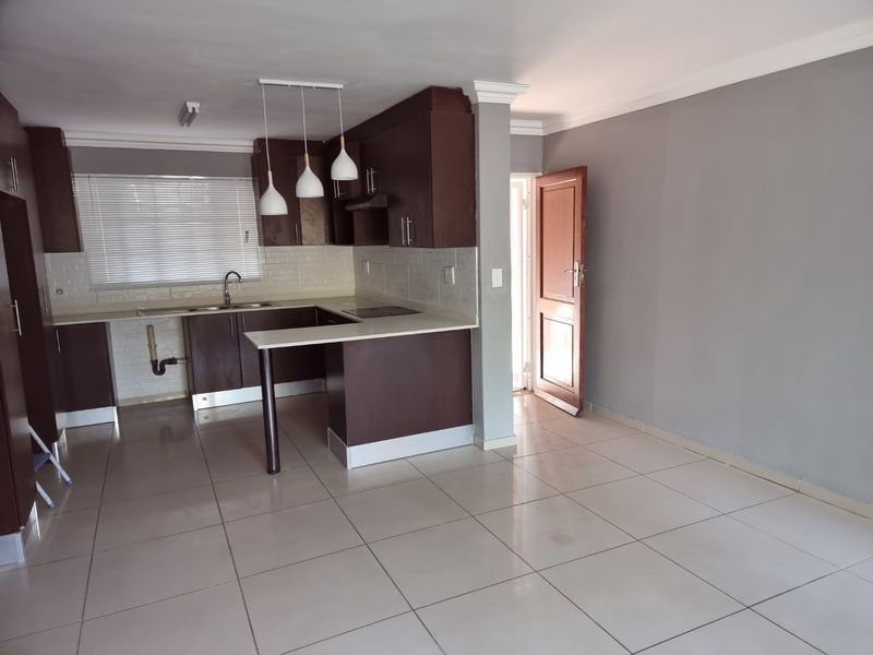 Lovely 3 Bedroom Garden Unit - Photo 4
