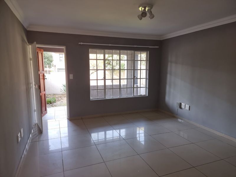 Lovely 3 Bedroom Garden Unit - Photo 9