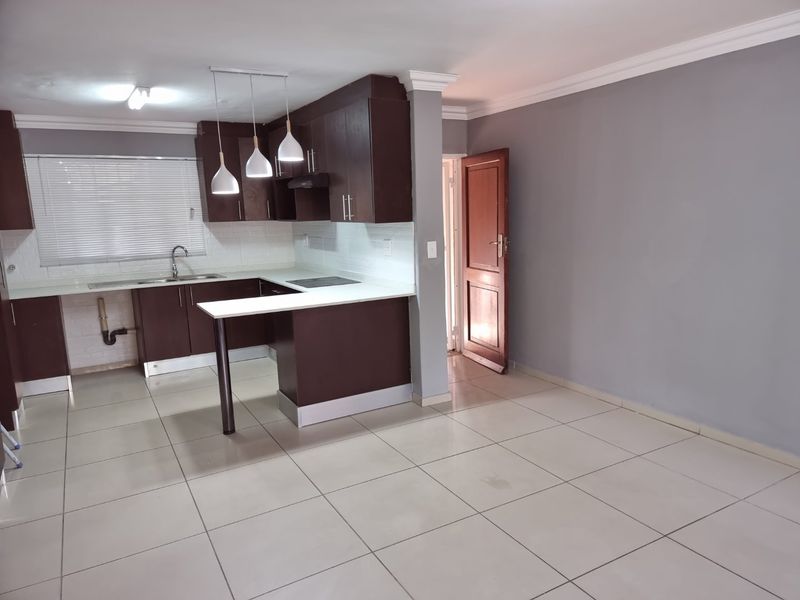 Lovely 3 Bedroom Garden Unit - Photo 6