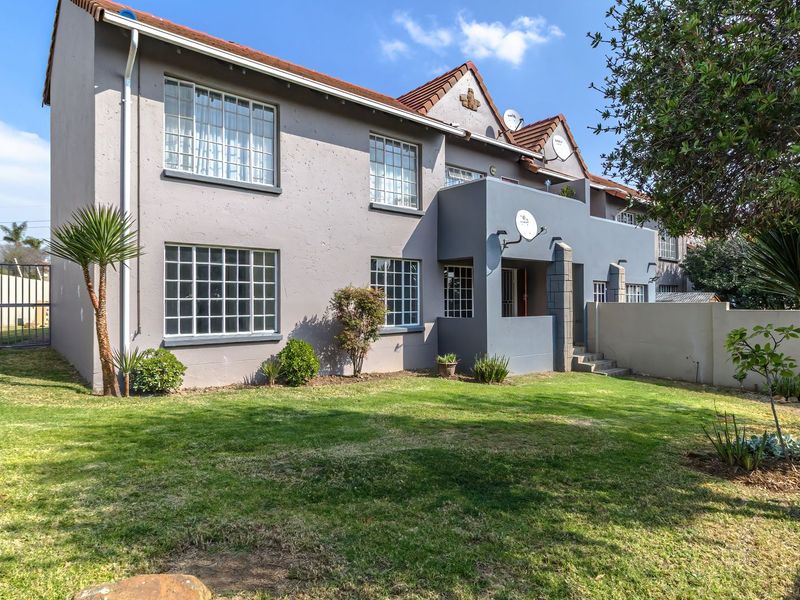 Lovely 3 Bedroom Garden Unit - Photo 1