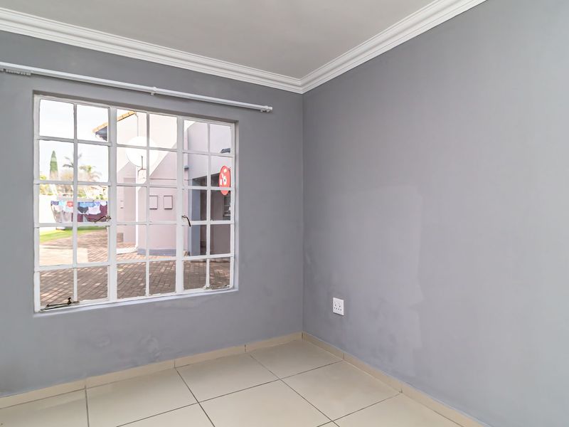 Lovely 3 Bedroom Garden Unit - Photo 9