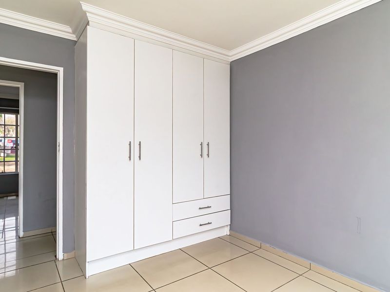 Lovely 3 Bedroom Garden Unit - Photo 8