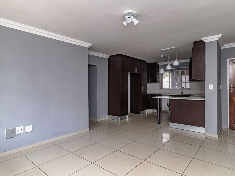 Lovely 3 Bedroom Garden Unit - Photo 2